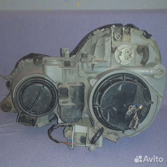 Фары передние Mercedes W208