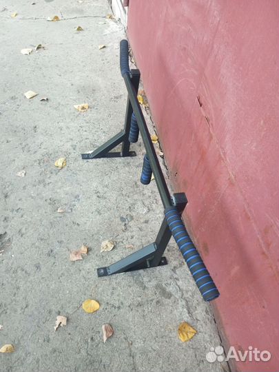 Турник настенный