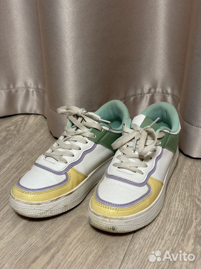 Кроссовки на девочку