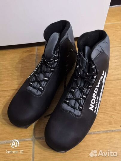 Лыжные ботинки