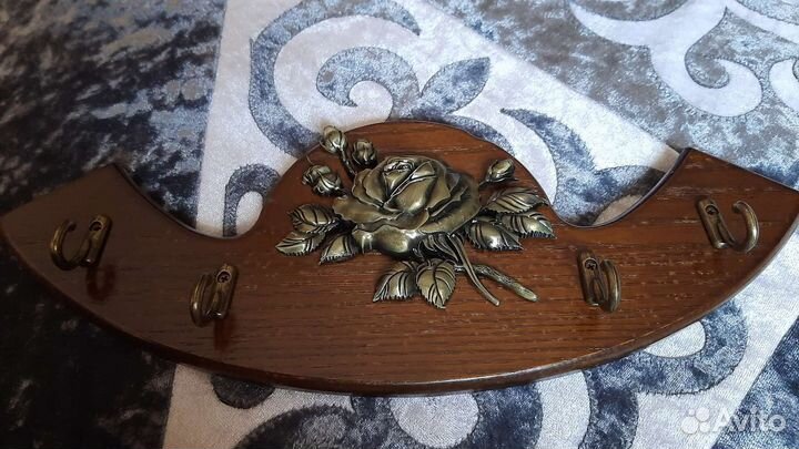 Декоративная вешалка