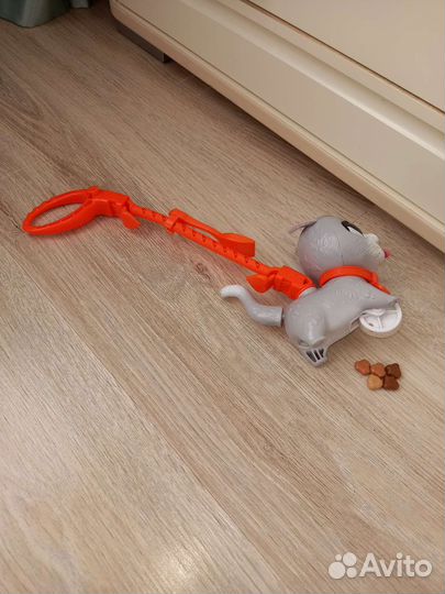 Собака на поводке и кормом,от Furreal friends