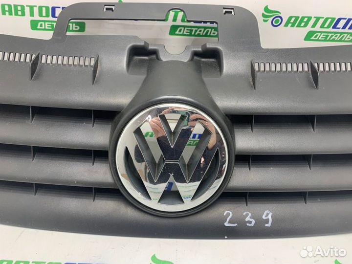Решетка радиатора передняя Volkswagen Touran 1