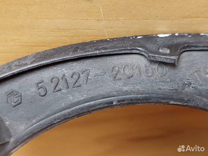 Заглушка в бампер прав. перед. toyota allion