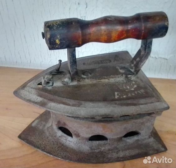 Старинный,угольный утюг.Индия