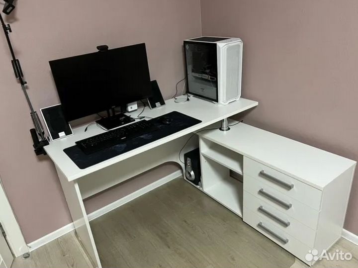 Стол компьютерный новый угловой