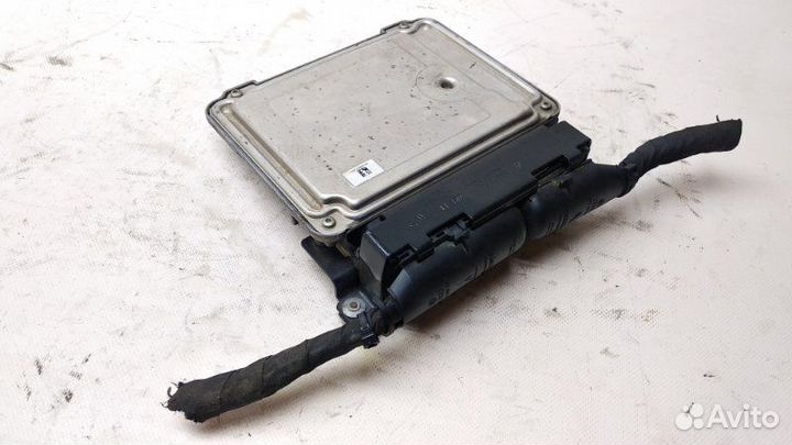 Блок управления двигателем Volkswagen Tiguan 2.0