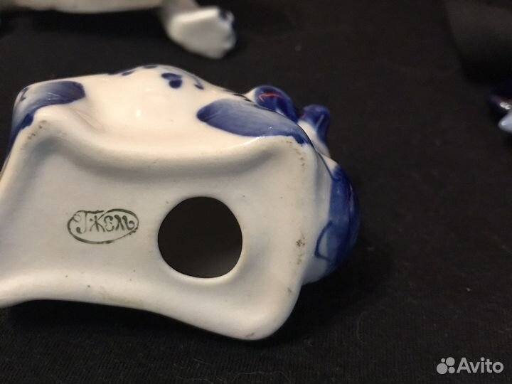 Фигурки, маска, гжель