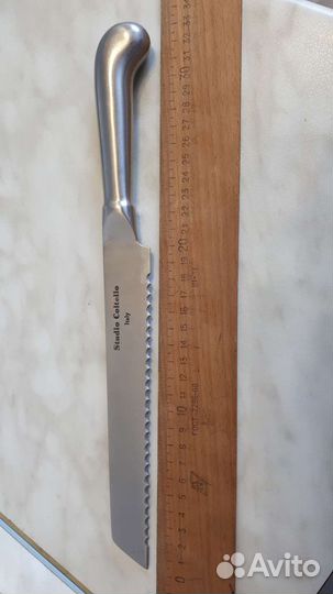 Кухонный нож для резки хлеба