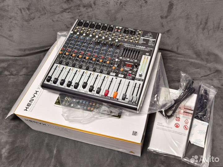 Микшерный пульт Behringer Xenyx X1222USB новый