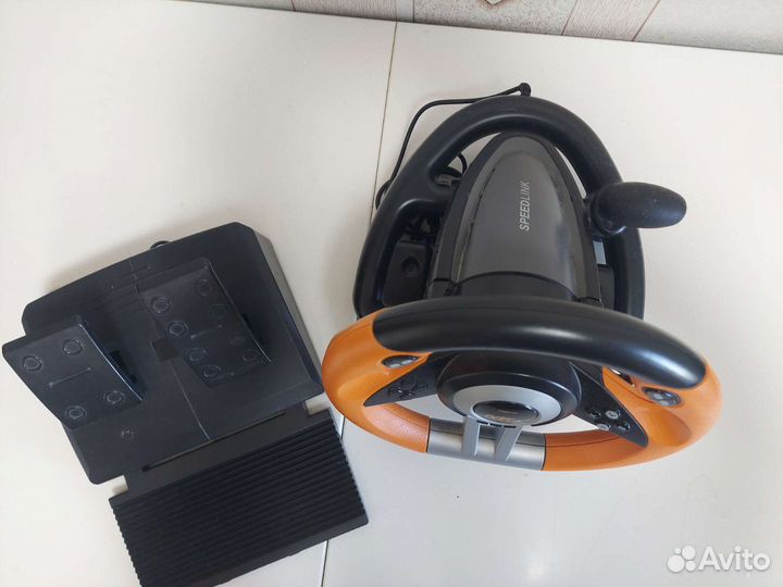 Игровой руль с педалями