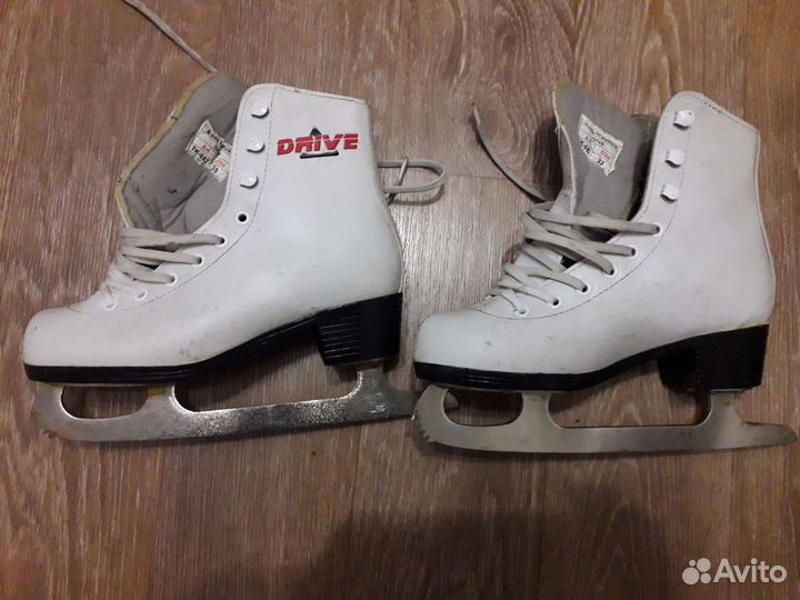 Коньки фигурные р.33
