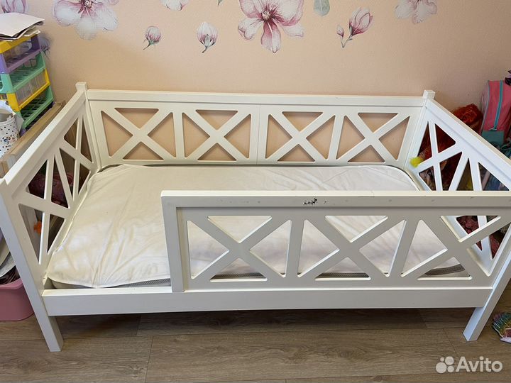 Детская кровать массив дерева с матрасом