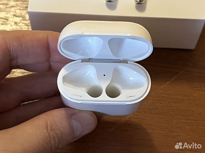 Кейс Apple AirPods 2 + наушник правый