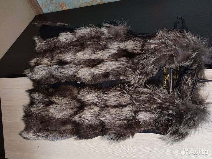 Меховая жилетка из чернобурки 46-48