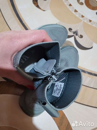 Кроссовки zara