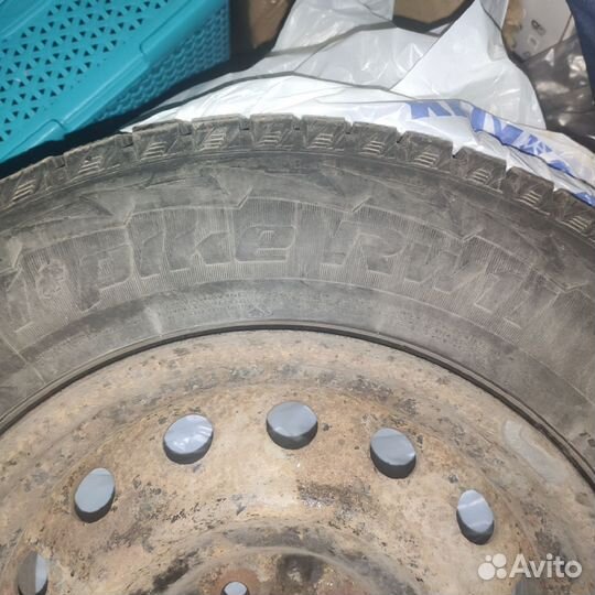 Hankook Winter I'Pike 215/70 R16