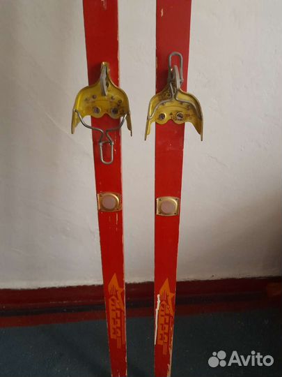 Лыжи бу деревянные 1 шт