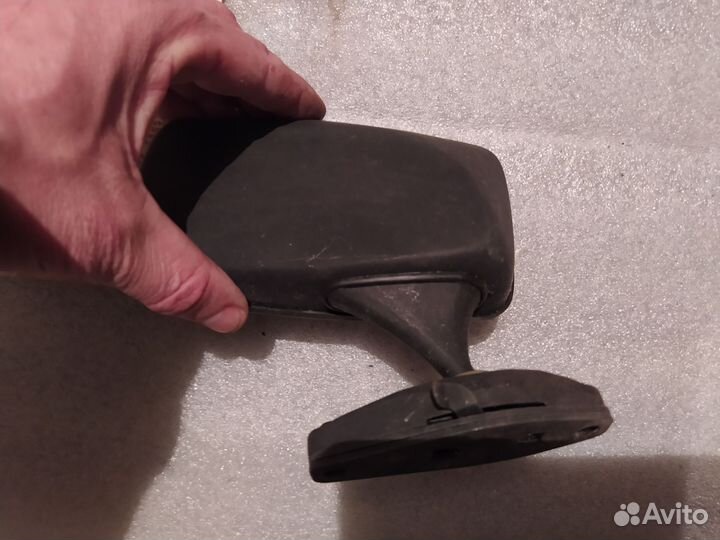 Боковое зеркало