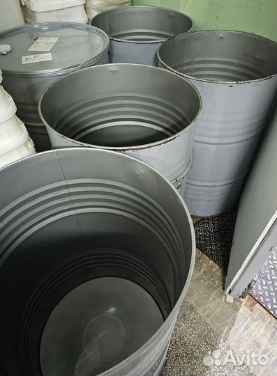 Бочка металл с крышкой и обручем 200л пищевая