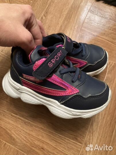 Продам кроссовки для девочки