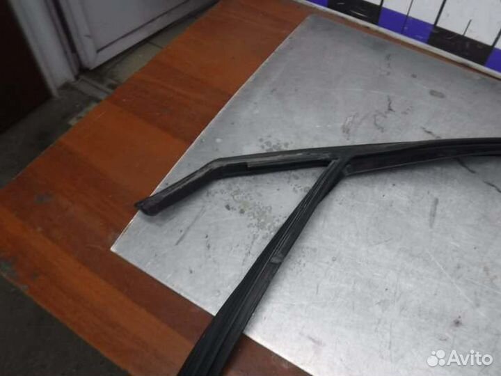 Уплотнитель двери передний левый Chevrolet Cruze