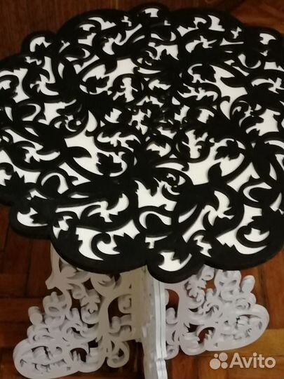 Прикроватный столик