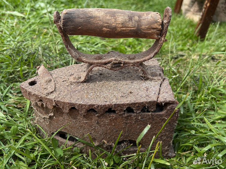 Вымпелы СССР, утюг угольный, масленка, кайло