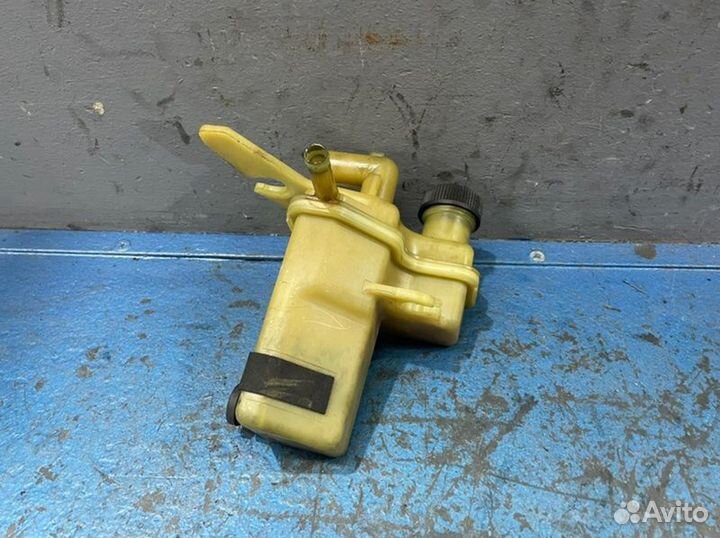 Бачок гура Mazda 3 BL