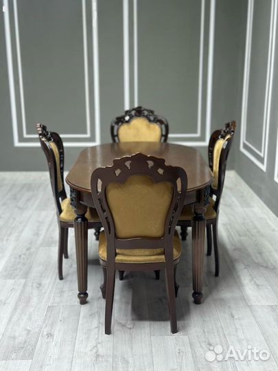 Стол и стулья новые