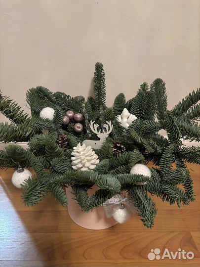 Новогодний букет из живых веток ели