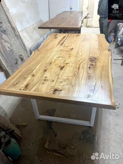 Стол из дерева