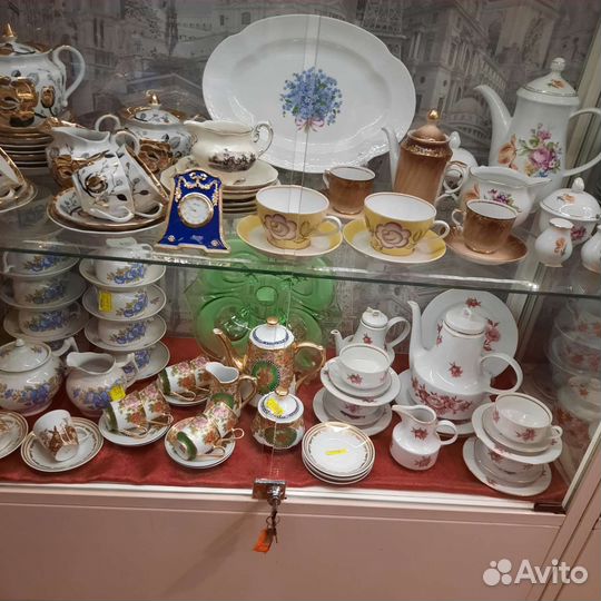 Набор столовой посуды. Сервизы.тарелки.чайные пары