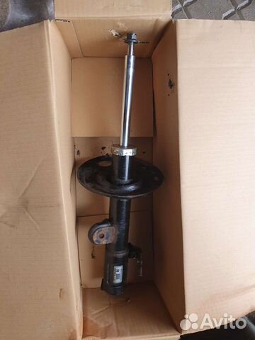 Стойка передняя правая от рав -4 2011г.в