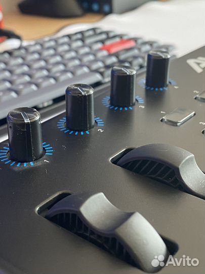 Midi клавиатура Alesis V25