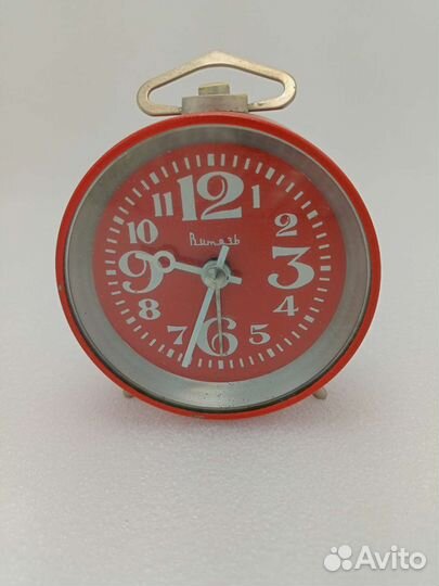 Настольные часы. Будильник 