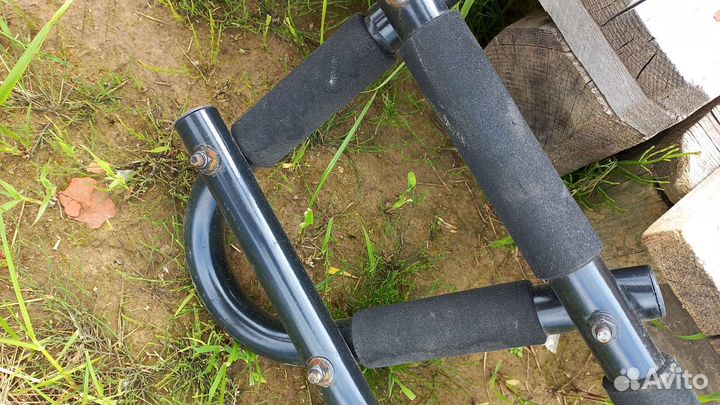 Турник дверной накладной Torneo A-900