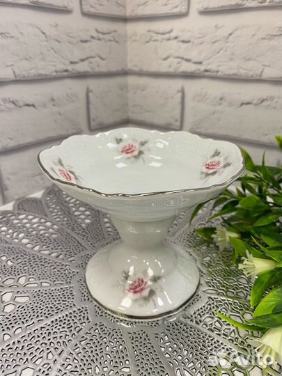 Салатник на ножке 