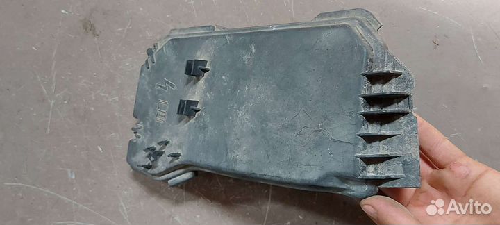 Крышка блока предохранителей Mercedes w204