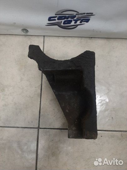 Кронштейн компрессора кондиционера Ford Focus