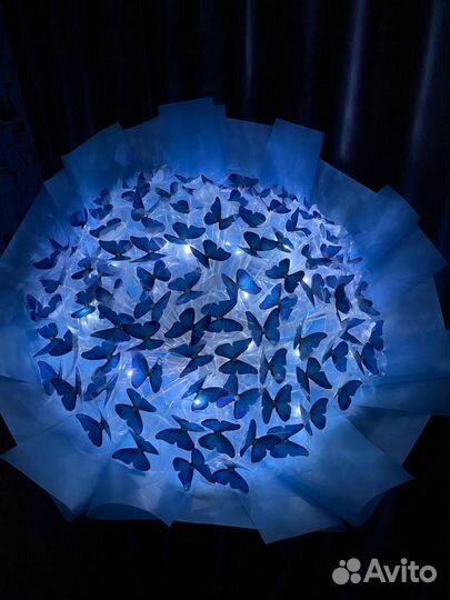 Светящийся букет из бабочек