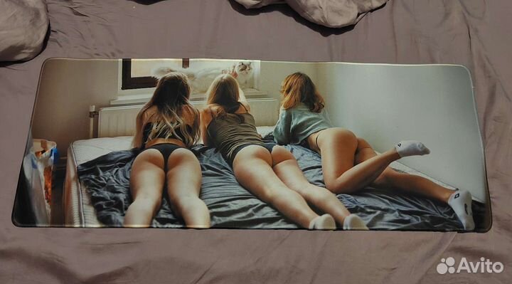 Компьютерный коврик с девушками