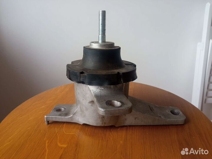 Опора двигателя центральная Mitsubishi Colt VI