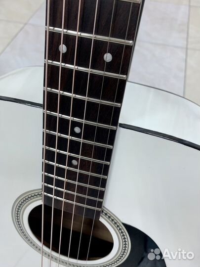 Акустическая гитара