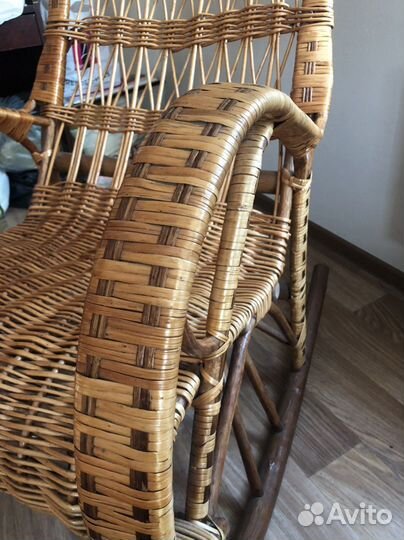 Кресло качалка из ротанга