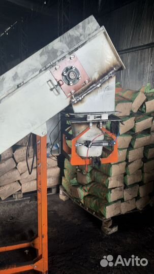 Фасовочно-упаковочный аппарат для древесного угля