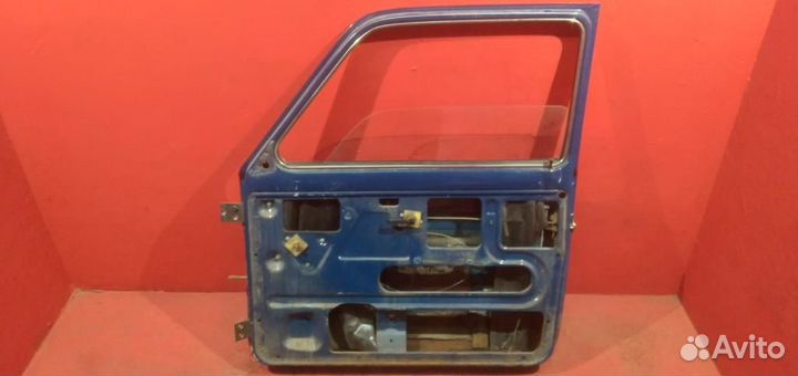Нива дверь правая ваз 21214 с коррозией по низу
