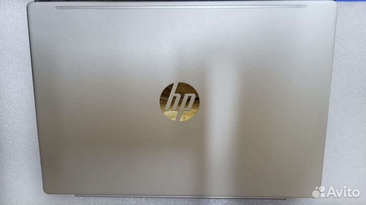 Ноутбук HP Pavilion 13-an0077ur новый