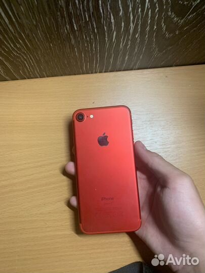 Телефон iPhone 7 32gb красный