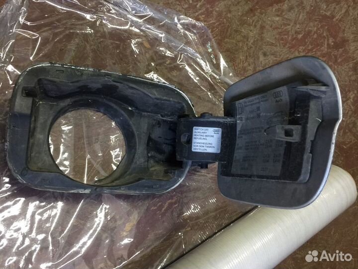 Лючок бензобака Audi Q7